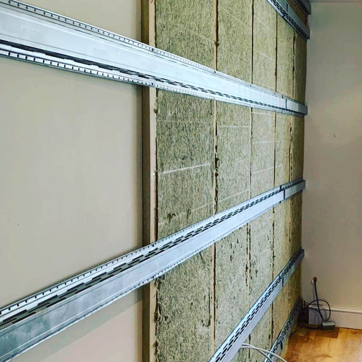 Insulation UK Resilient Bar 3000mm IUK01355